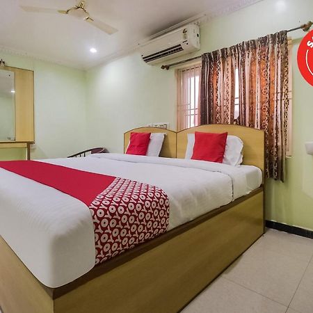 Oyo 70841 Hotel Anjali Residency Velur Bagian luar foto