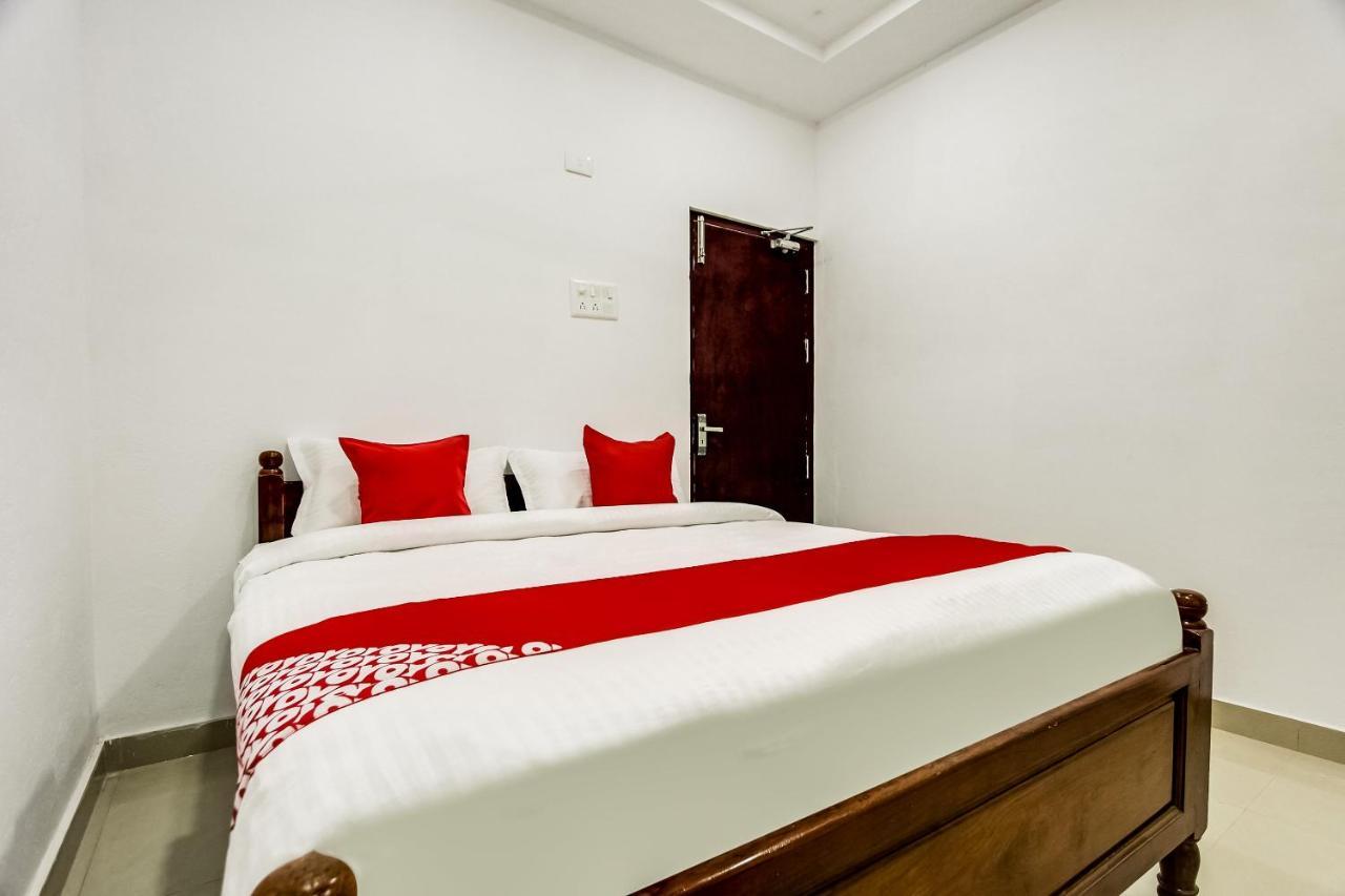 Oyo 70841 Hotel Anjali Residency Velur Bagian luar foto