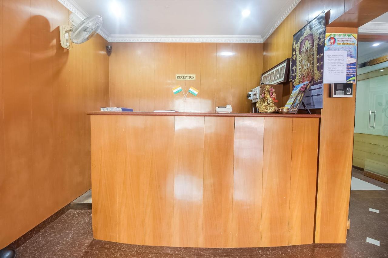 Oyo 70841 Hotel Anjali Residency Velur Bagian luar foto