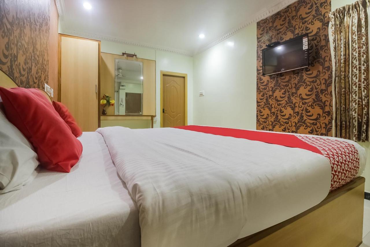 Oyo 70841 Hotel Anjali Residency Velur Bagian luar foto