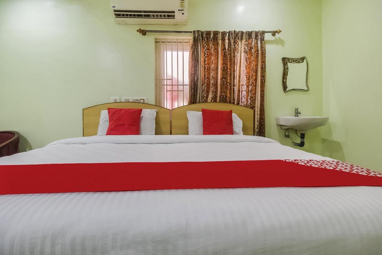 Oyo 70841 Hotel Anjali Residency Velur Bagian luar foto