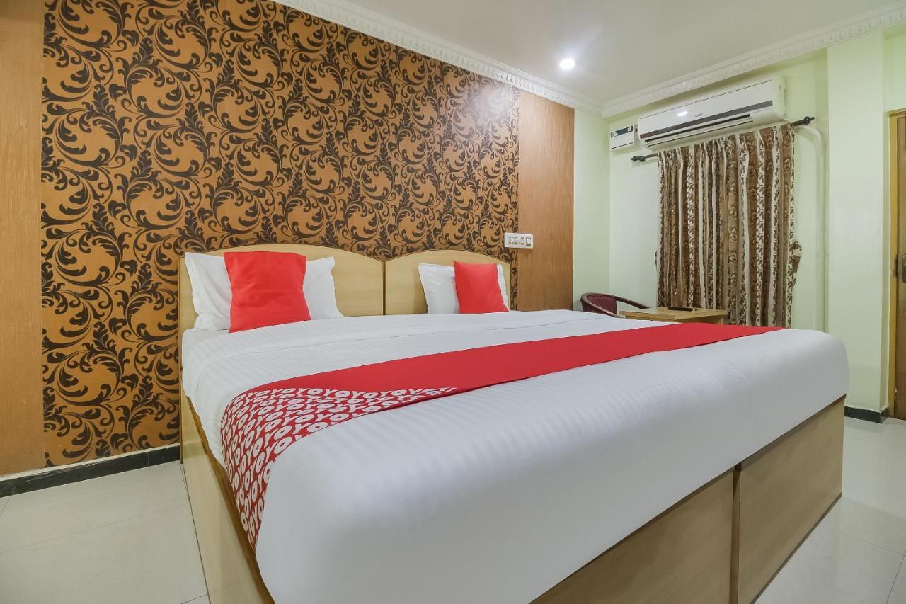 Oyo 70841 Hotel Anjali Residency Velur Bagian luar foto