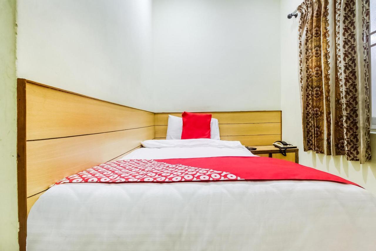 Oyo 70841 Hotel Anjali Residency Velur Bagian luar foto