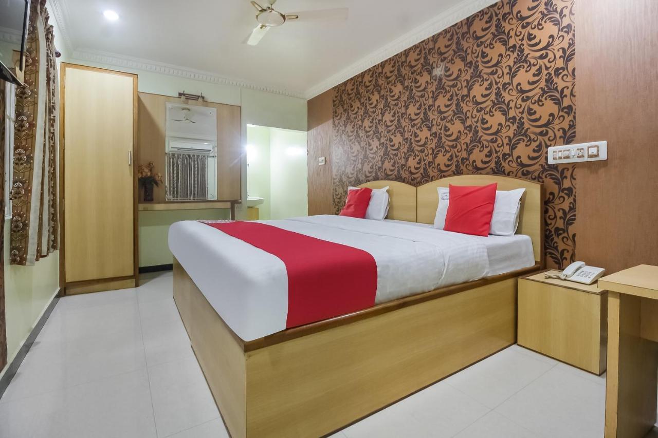 Oyo 70841 Hotel Anjali Residency Velur Bagian luar foto