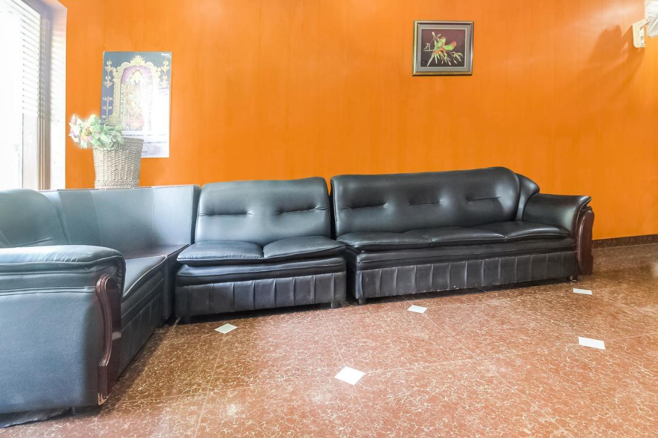 Oyo 70841 Hotel Anjali Residency Velur Bagian luar foto