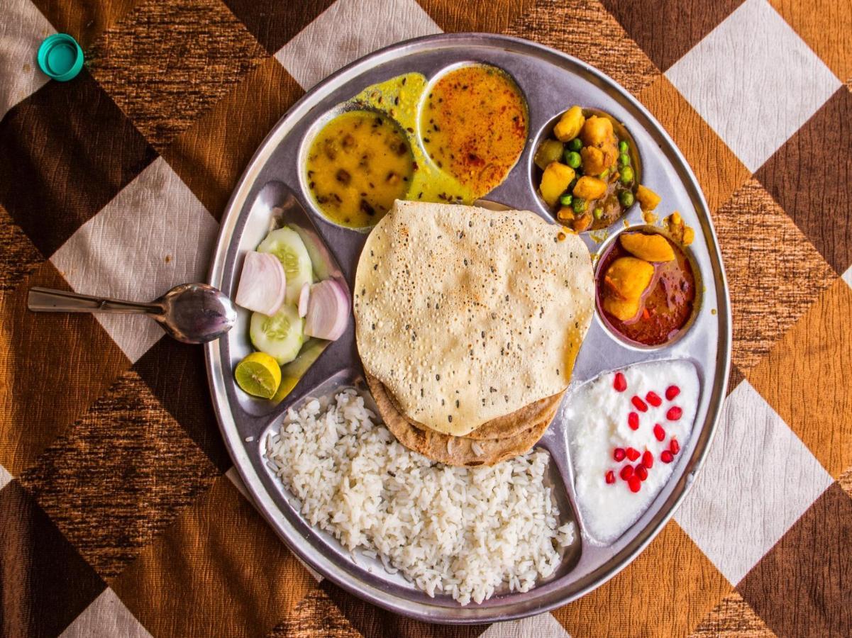 Oyo 70841 Hotel Anjali Residency Velur Bagian luar foto